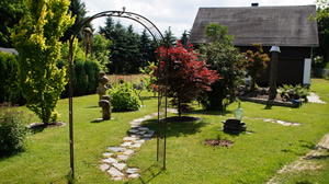 Ferienwohnungen und Pensionszimmer, großer Garten